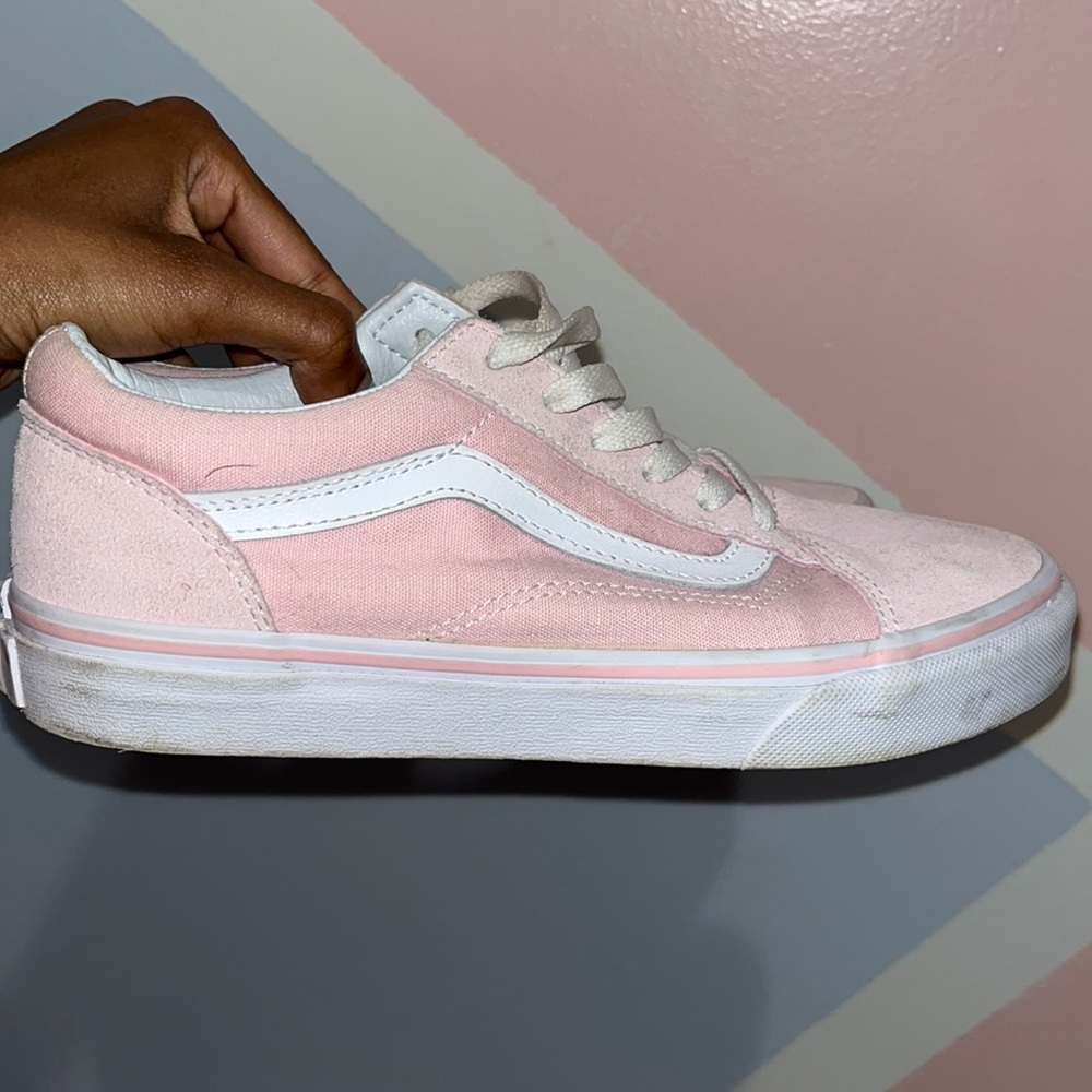 WORN Pink Vans Low | GRADE SCHOOL 5.5/ WOMENS 7